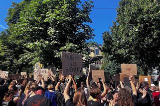 Mlčí média o protestech na Ukrajině? Konečná a Rajchl nemluví pravdu - Médium.cz